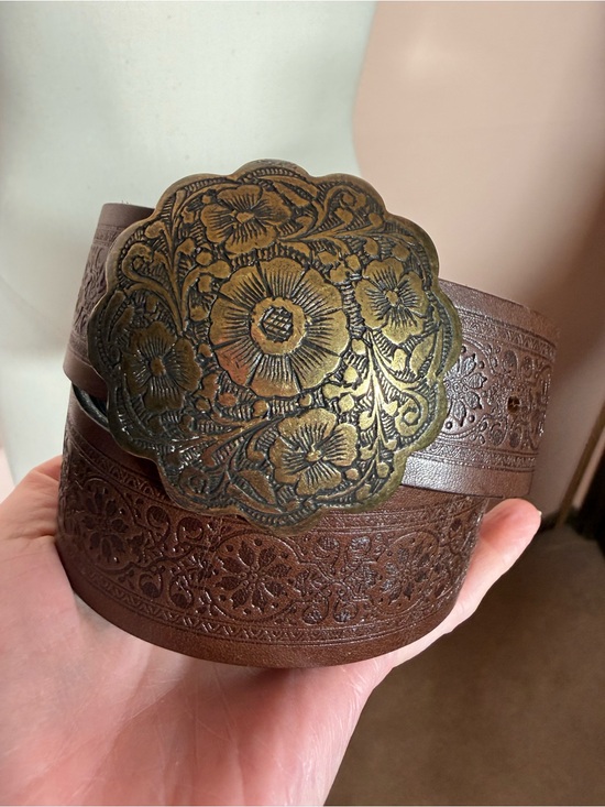 Garnet hill southwestern tooled leather oversized brass flower buckle belt main image 11